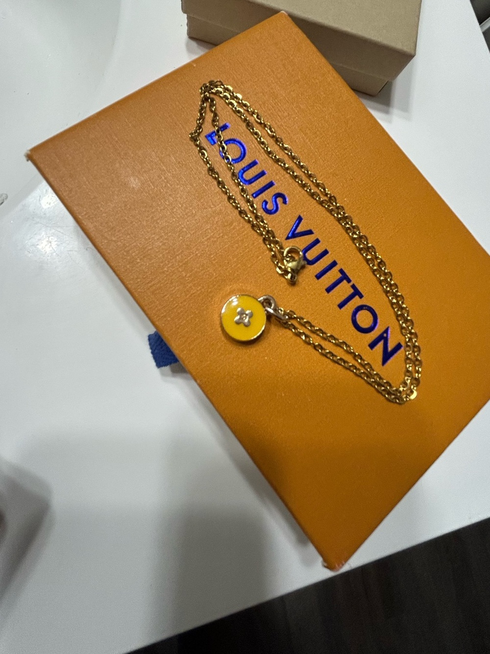Lv charm necklace set - Picture 6 of 11
